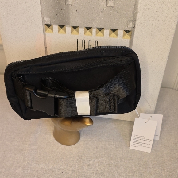 lululemon Everywhere Belt Bag - Picture 2 of 5